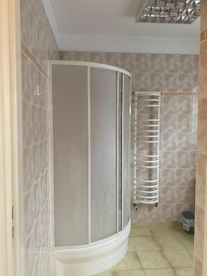 Standard Room, 1 Double Bed | Bathroom