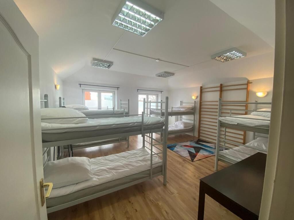 Roupas de cama antialérgicas, espaço de trabalho para notebook