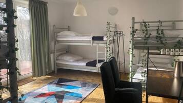 Roupas de cama antialérgicas, espaço de trabalho para notebook