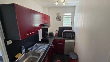 Fridge, microwave, dishwasher, coffee/tea maker