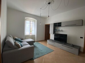 Unclassified image, 4 of 20, button