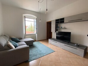 Unclassified image, 3 of 20, button