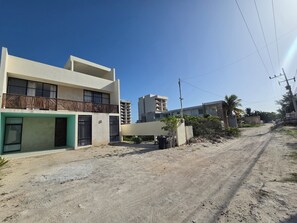 Exterior - Villa Bélgica : Quiet, equipped and close to the sea with rooftop. (San Benito)
