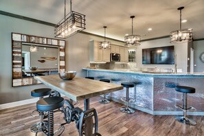 Dining - Pavillion Palms 104A! 2BR Condo with Golf Cart included in Miramar Beach (Miramar Beach)