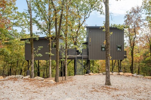 The Sun at In the Trees Luxury Resort🌳, Mountaintop, Hot Tub, Fireplace, Full Kitchen