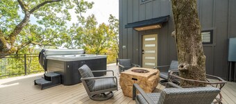The Sun at In the Trees Luxury Resort🌳, Mountaintop, Hot Tub, Fireplace, Full Kitchen