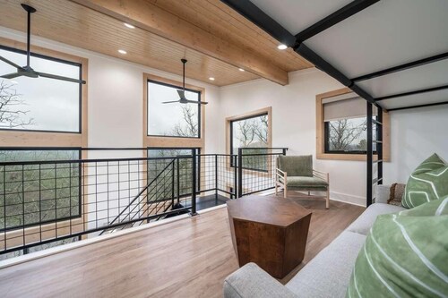 The Sun at In the Trees Luxury Resort🌳, Mountaintop, Hot Tub, Fireplace, Full Kitchen