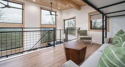 The Sun at In the Trees Luxury Resort🌳, Mountaintop, Hot Tub, Fireplace, Full Kitchen