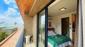 Bureau, espace de travail pour ordinateur portable, Wi-Fi gratuit