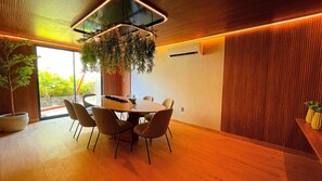 Unclassified image, 5 of 46, button