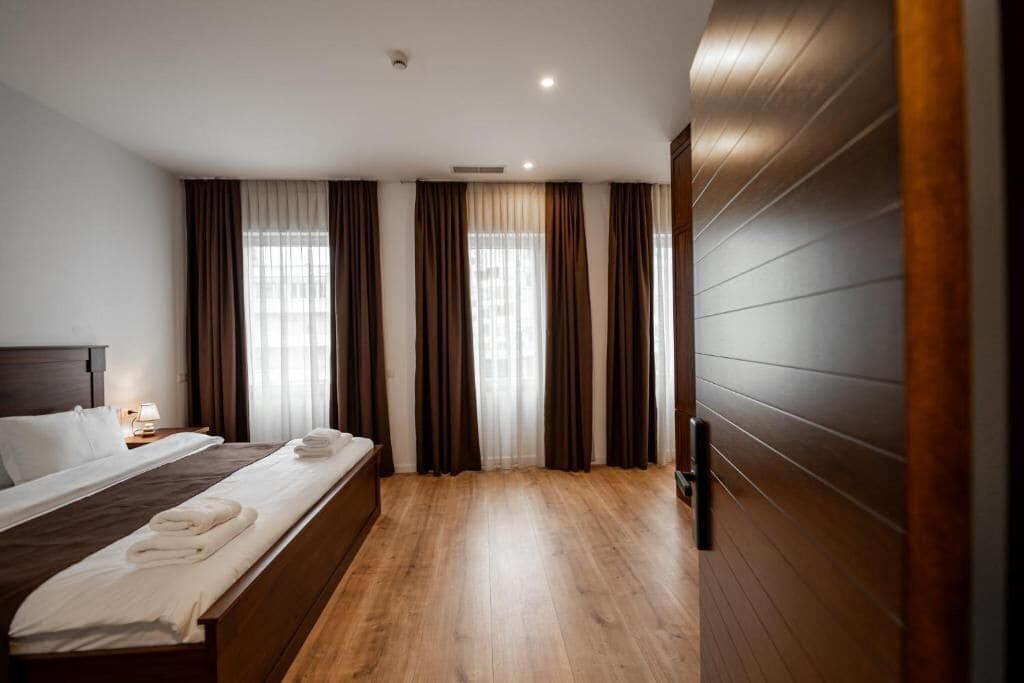 Suite Junior, vue ville | Coffres-forts dans les chambres, Wi-Fi gratuit