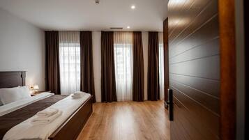 Suite Junior, vue ville | Coffres-forts dans les chambres, Wi-Fi gratuit