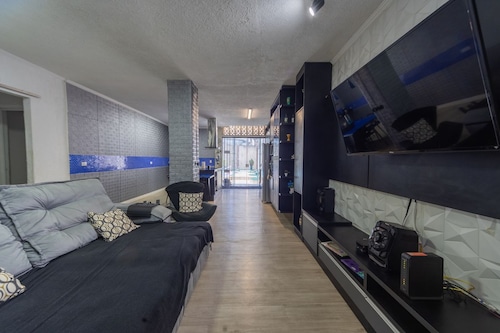 Casa com Piscina a 600m da Praia da Guilhermina