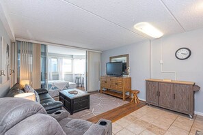 TV - Ocean View Atlantis Studio - Sleeps 4 (Ocean City)