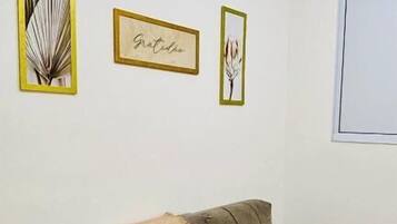 Classic Apartment, 2 Bedrooms, Partial Ocean View