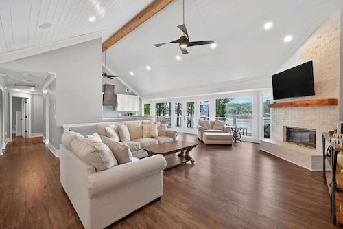 Lakefront Retreat | Lake Oconee | Boat & Jet Skis