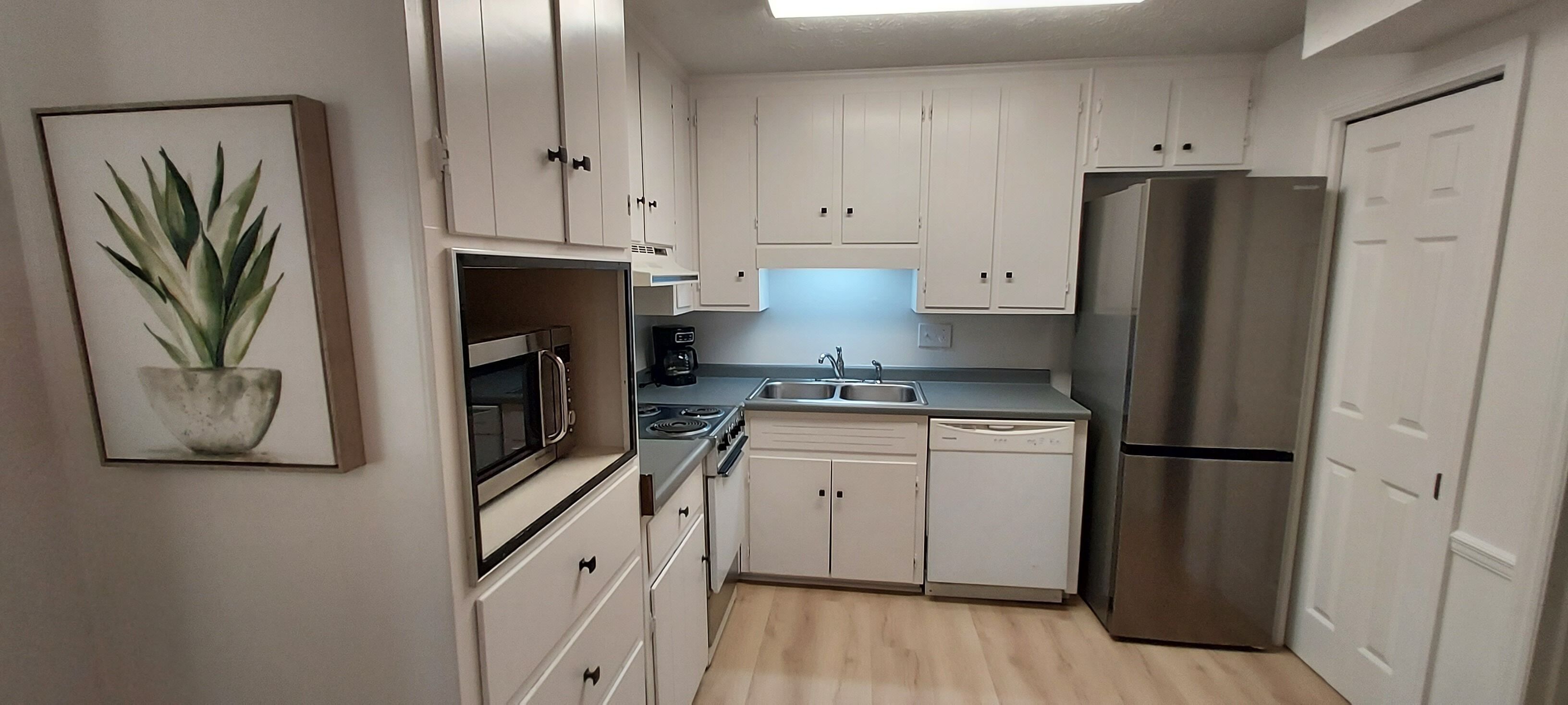 冰箱、微波炉、烤箱、炉灶