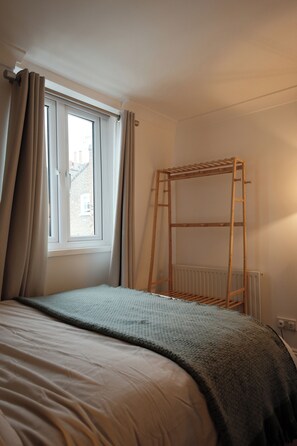 1 bedroom, iron/ironing board, WiFi, bed sheets - Cozy apartment in the heart of Marylebone. 5 min walk to Baker Street Station! (London)