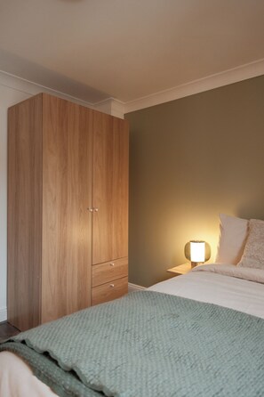 1 bedroom, iron/ironing board, WiFi, bed sheets - Cozy apartment in the heart of Marylebone. 5 min walk to Baker Street Station! (London)
