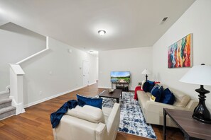 TV - Stylish Rolesville Townhome Near Parks, Dining and Shops (Rolesville)