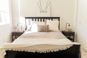3 bedrooms, WiFi, bed sheets - Home Base for World Cup (Kansas City)