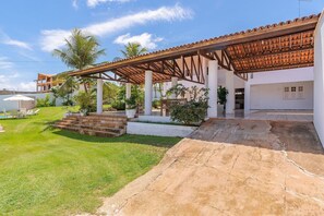 Basic Chalet | Exterior - House in the Heart of Porto das Dunas by Carpediem (Aquiraz)