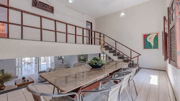 Basic Chalet | Dining
