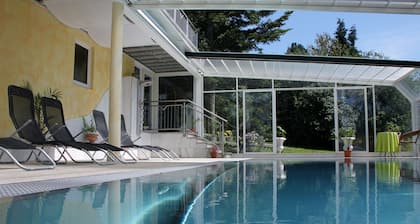 Vacation home to feel good in, great pool to relax in, Donaucard included!