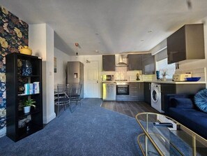 Interior - Stay Zen Apartments- luxury central parking garden (Woking)