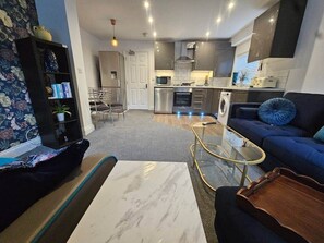 Unclassified image, 4 of 50, button - Stay Zen Apartments- luxury central parking garden (Woking)