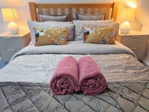 3 dormitorios, tabla de planchar con plancha, wifi y ropa de cama