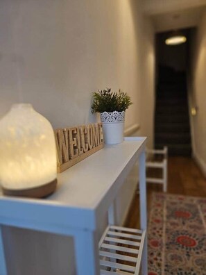 Interior - Stay Zen Apartments- luxury central parking garden (Woking)