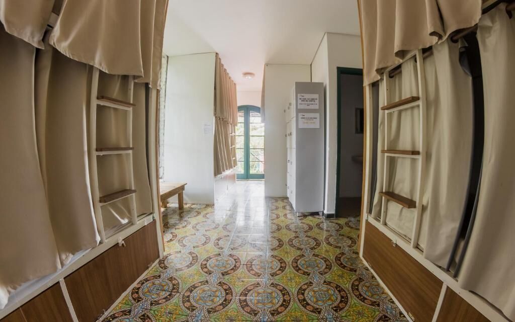 共同ドミトリー 女性限定 | セーフティボックス (室内)、WiFi (無料)、ベッドシーツ