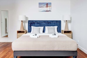 1 bedroom, desk, iron/ironing board, travel cot - Écrin d’architecte sous verrière • Marais (Paris)