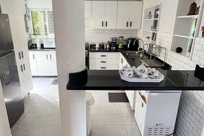 Fridge, microwave, oven, stovetop - Private Jacuzzi family villa near Juan Dolio Beach DR (Juan Dolio)