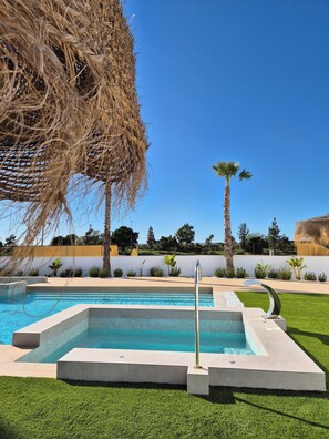 Unclassified image, 2 of 42, button