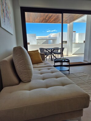 Unclassified image, 5 of 42, button