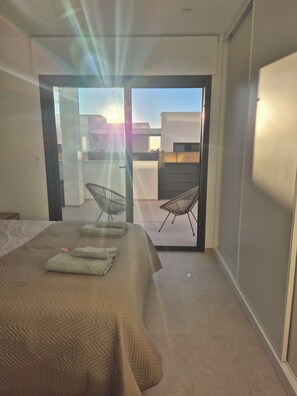 2 bedrooms, iron/ironing board, free WiFi, bed sheets - Escape to LA Paz - sun, peace and luxury awaits you! 🌞 (Los Alcázares)