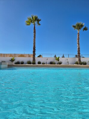 Unclassified image, 3 of 42, button