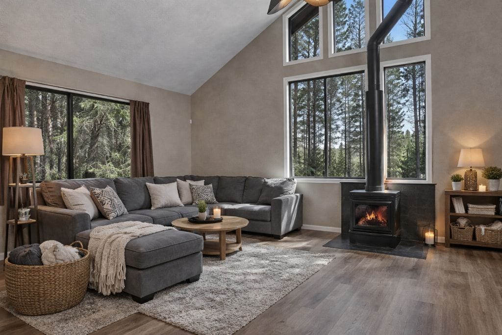 Televisión y chimenea 