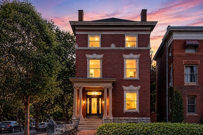 6Bed 5Bath Prime Escape Mins 2 UL/Downtown Firepit Speakeasy Luxe Amenities