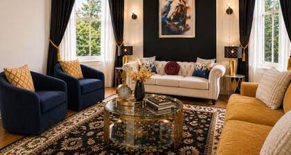 Victorian Central Spot 6 Beds Mins 2 UL/Downtown Firepit Speakeasy Lux Amenities