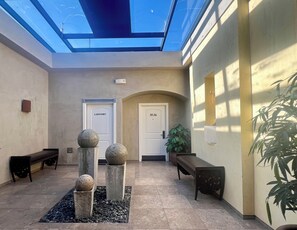 Property grounds - La Jolla Hotel Suite with ocean view from balcony (San Diego)