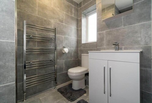 Angel House 4BR spacious free wifi parking