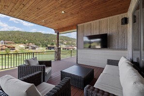 Terrace/patio - Luxury Golf Course Retreat (Sturgis)