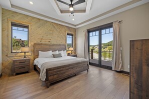 5 bedrooms, iron/ironing board, WiFi, bed sheets - Luxury Golf Course Retreat (Sturgis)