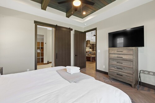 Luxury Golf Course Retreat
