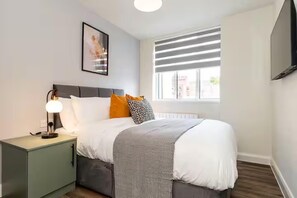 1 bedroom, iron/ironing board, free WiFi, bed sheets - Beautiful 1 Bedroom Apartment Near City Centre (Leicester)
