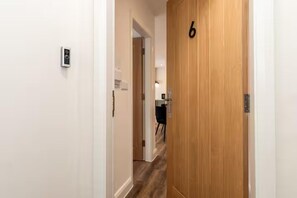 Interior - Beautiful 1 Bedroom Apartment Near City Centre (Leicester)