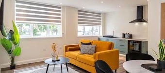 Beautiful 1 Bedroom Apartment Near City Centre